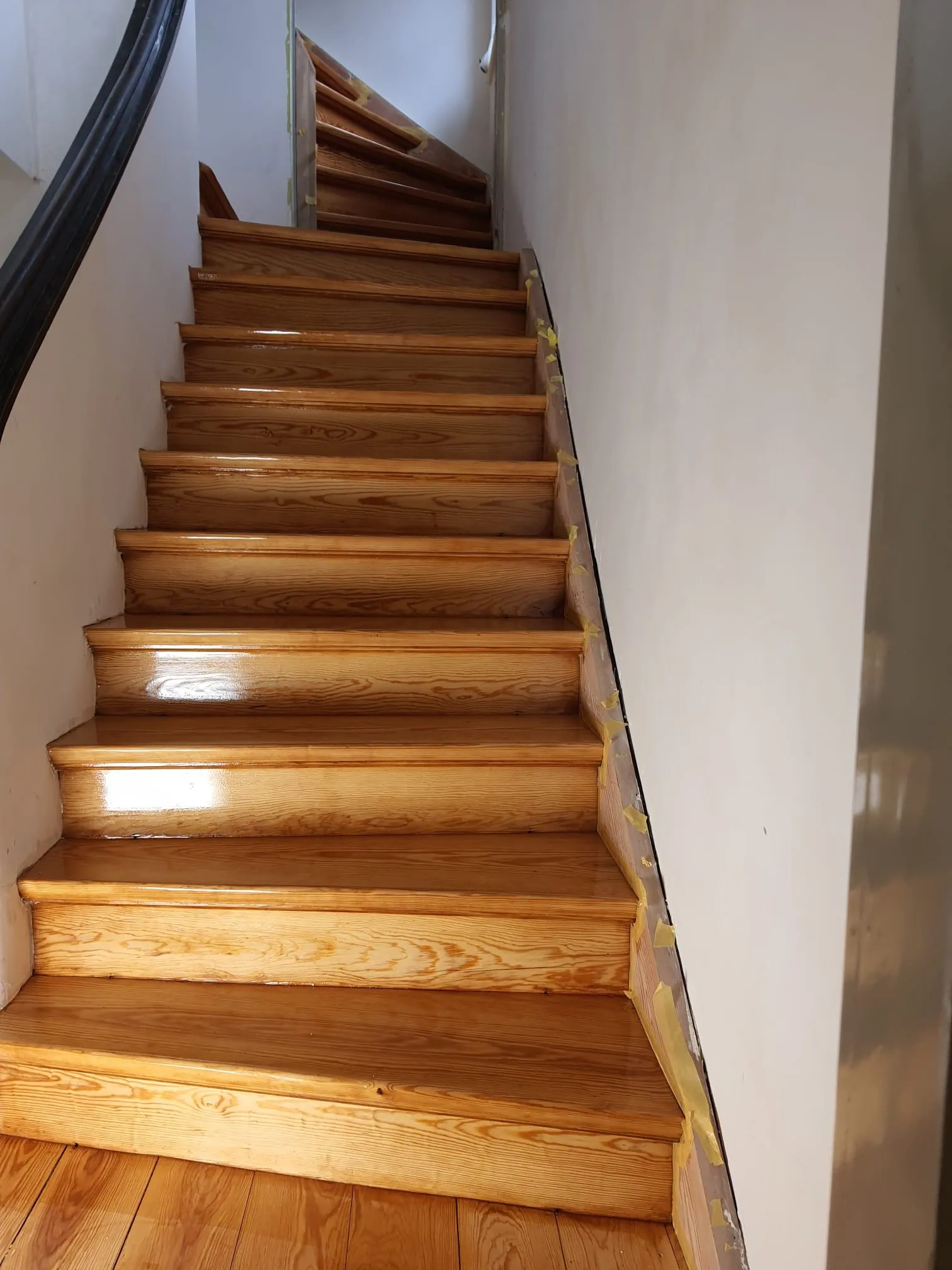 Holztreppe, geschliffen und neu oberflächenbehandelt